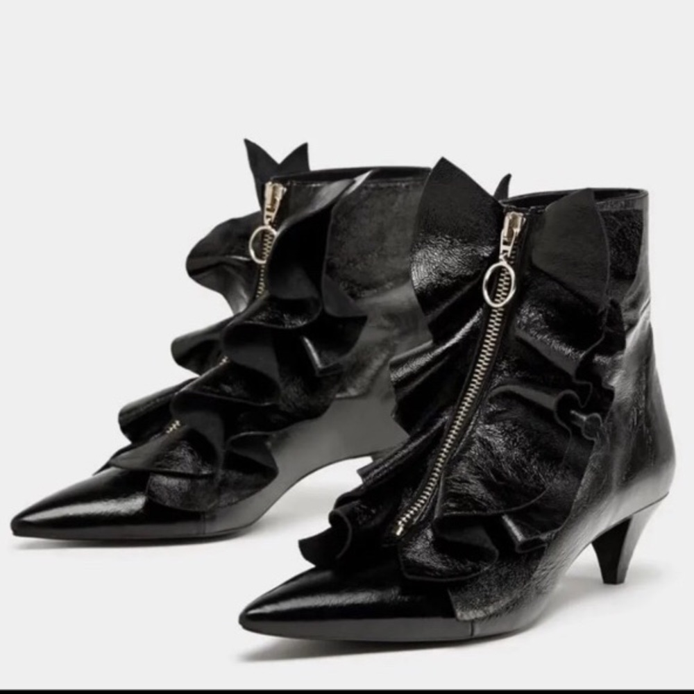 SOLD***** Zara zip kitten heel booties